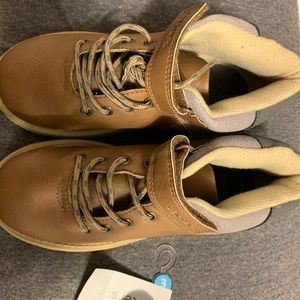 BNWT carters big boy shoe boot size 3Y